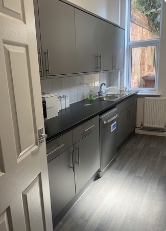 kitchen2.jpg