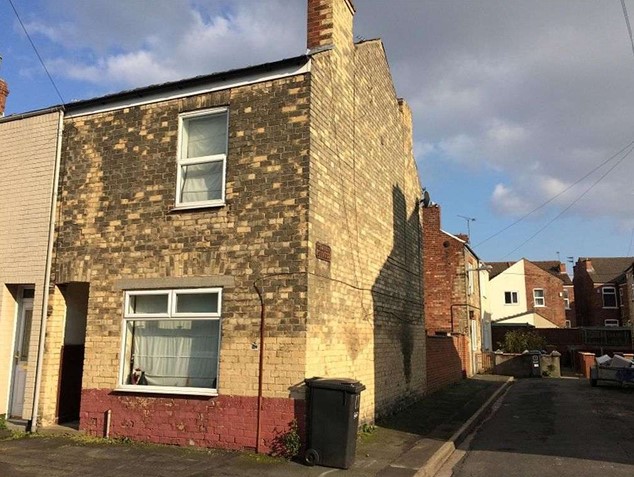 Fantastic refurbishment opportunity in Lincolnshire- close to the South Yorkshire border